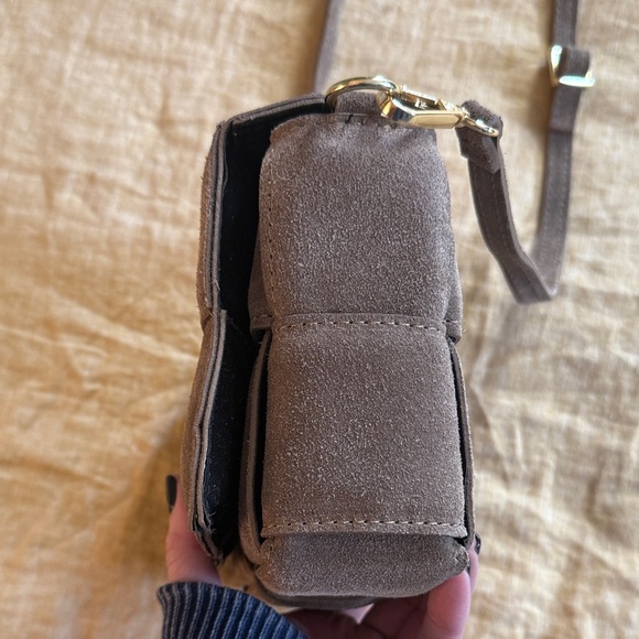 Viola Castellani Made in Italy woven leather cassette crossbody - Picture 14 of 17